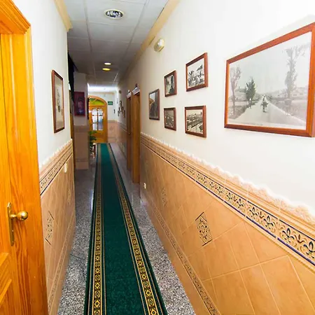 Casa de hóspedes Corchos 2*