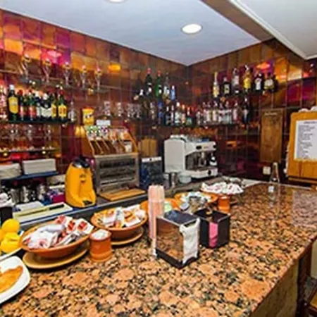 洛斯蔻驰奥斯旅馆 2* 丰希罗拉